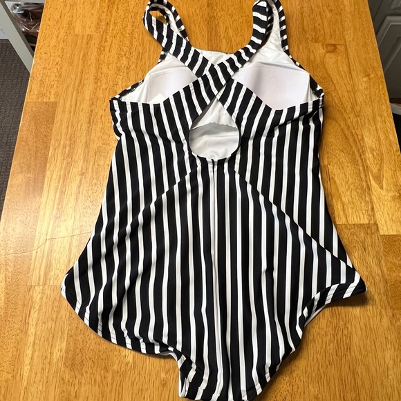 •new• LANDS END Tugless Striped One Piece Swimsuit - Picture 5 of 6